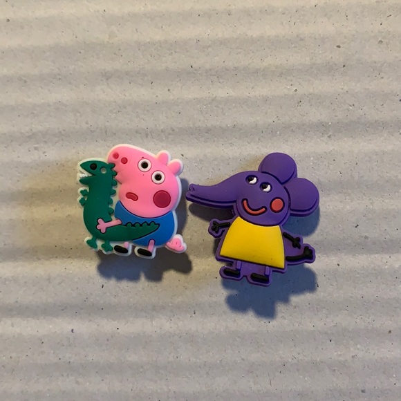 CROCS Accessories - ❤️ 2/$10 Peppa Pig Jibbitz